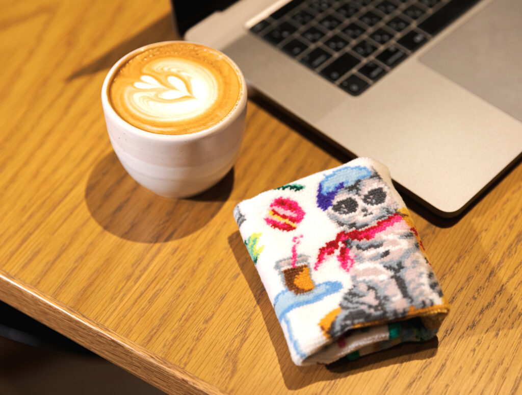 エコドピコの猫タオルハンカチ 日常のデスクコーディネート